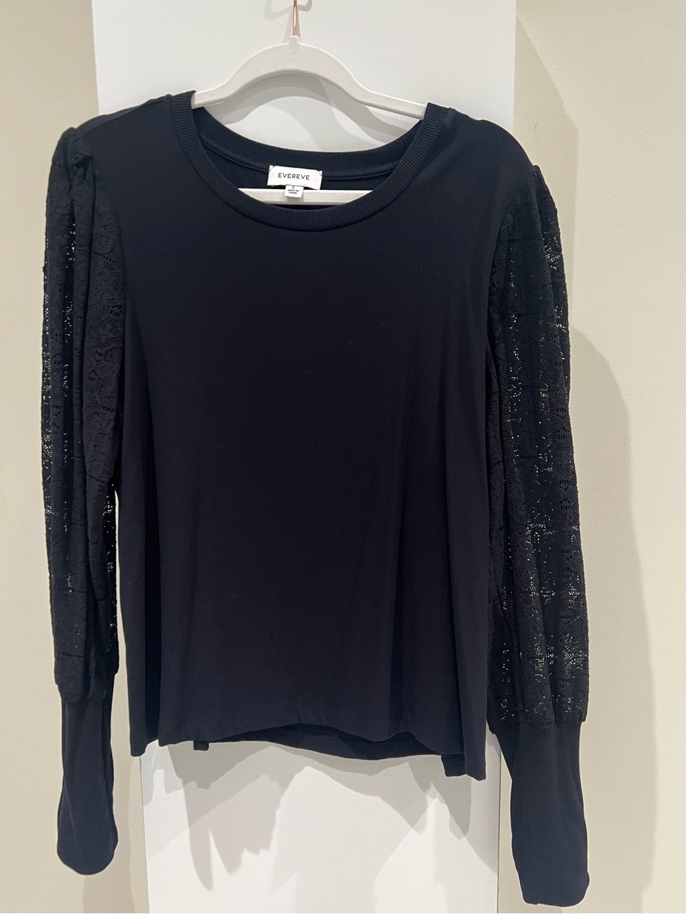 Evereve Black Lace-Sleeve Women's Top